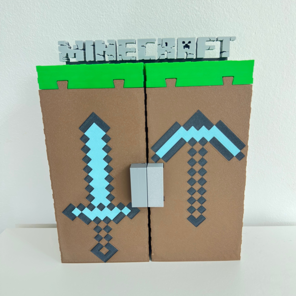 3D Printed Θήκη Φιγούρων με Pixel Adventure Style